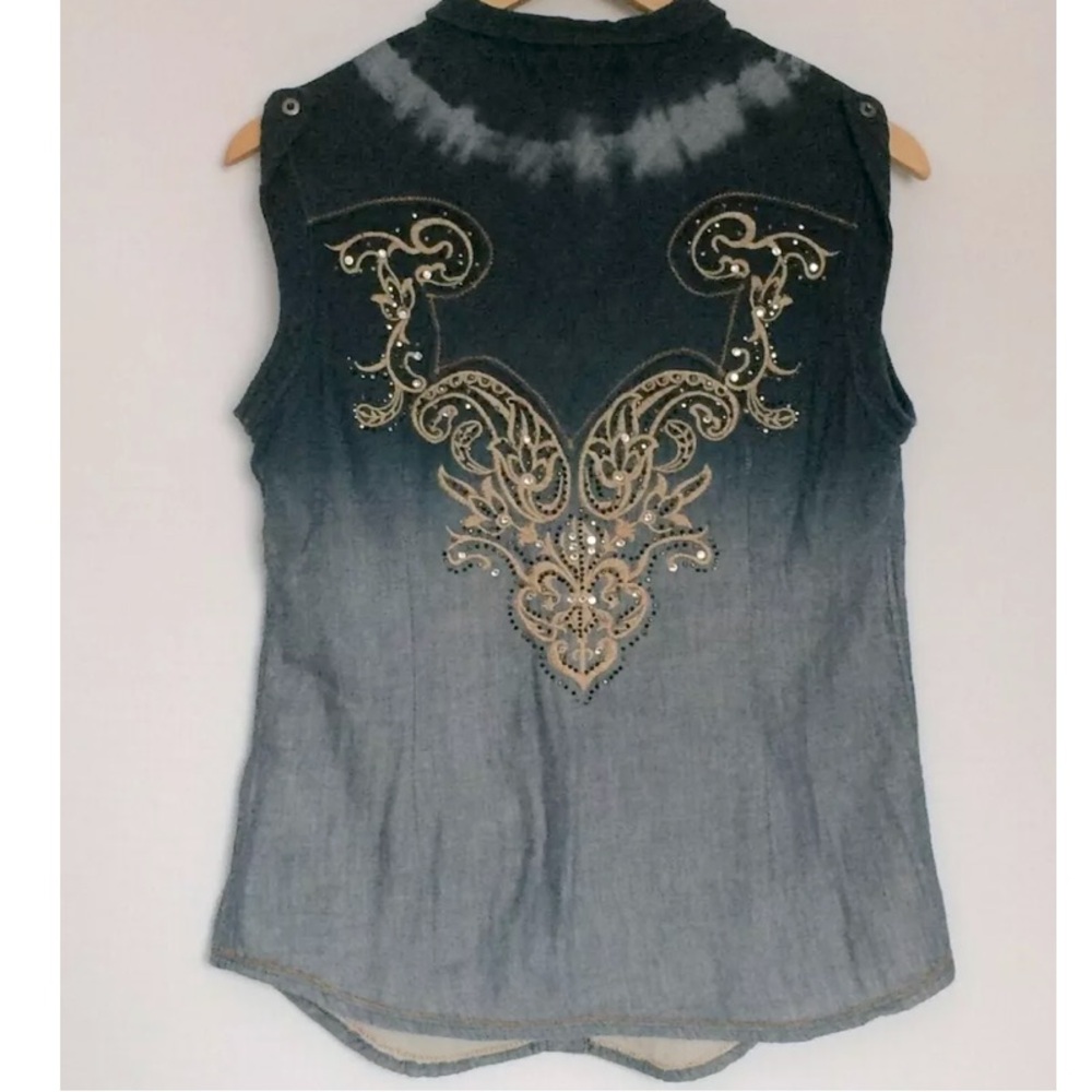 NWT Miss Me Sleeveless Embroidered Blouse Blue Rhinestones Pearlized Snaps